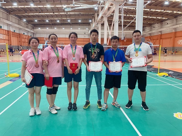 20201118/5fb4baf21800a.jpg 羽毛球男女合照.jpg